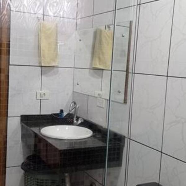 Casa Confortável arejada ar condicionado quente e frio 2 quartos ,2 banheiros ,2 vagas de garagem - Foto 3