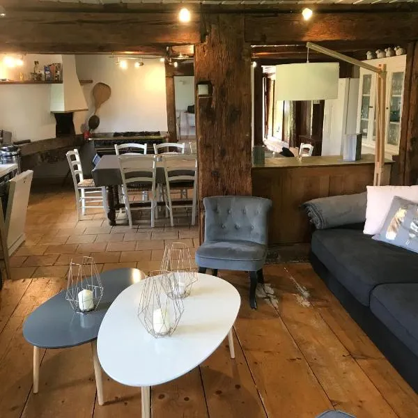 Ferme de Chenezeau - 15 personnes , 7 chambres, hotel in Gérardmer