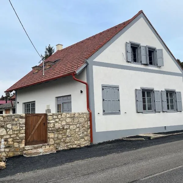 Lapillo Vendégház, hotel v destinaci Köveskál