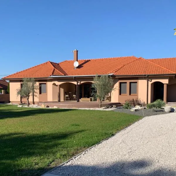 Bahama apartments, hotel v destinaci Bucsuháza