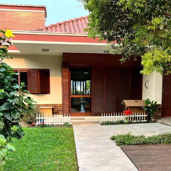 Casa da jabuticabeira centro de Rolante, hotel in Rolante