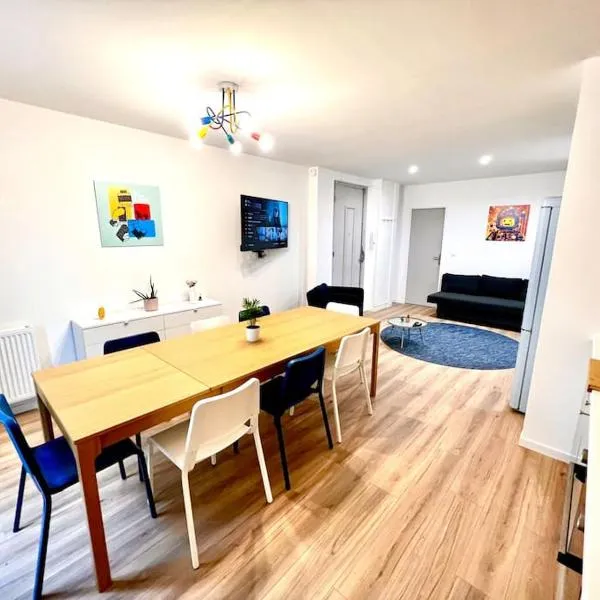 Le LEGO, 3 chambres, 8 personnes et parking, centre, hotel v Grenoblu