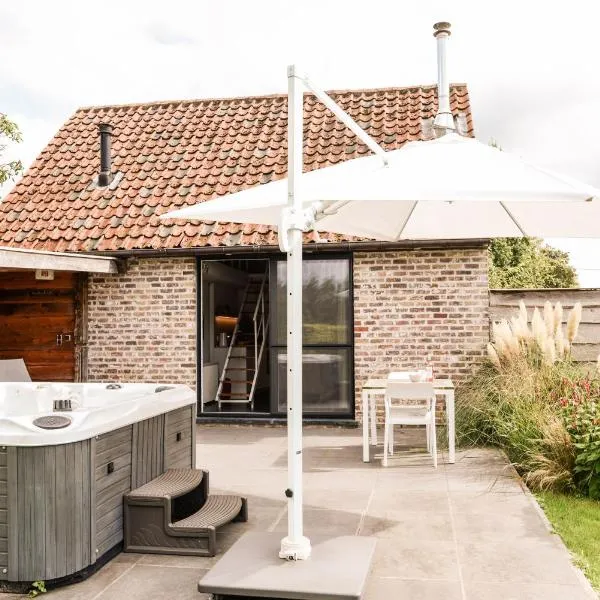 Finca Feliz with private jacuzzi & sauna – hotel w mieście Oostkamp