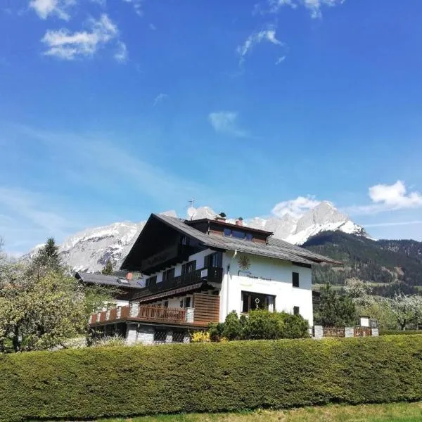 Pension Sonneck, hotel v destinaci Pfarrwerfen