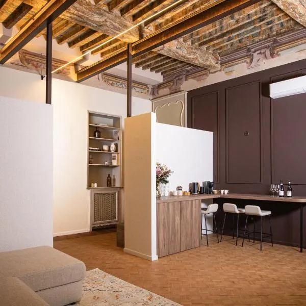 Palazzo Ratti Boutique Rooms, hotel in Cherasco