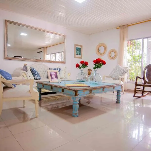 Casa Nora casa amplia con aire acondicionado para familias y grupos WiFi y parking cubierto, hotel em Ríohacha