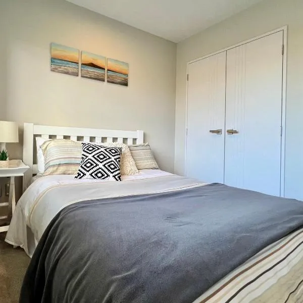 Cozy Home in Central Millwater, hotel v Aucklandu