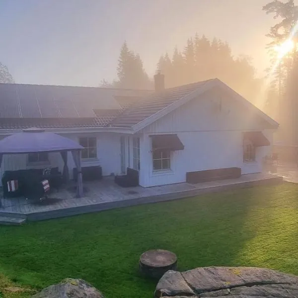 Family friendly Villa with sauna in the nature, hotel a Borås