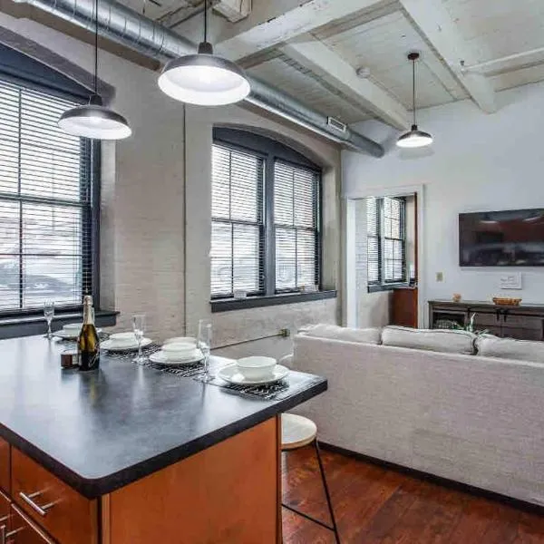 NY Style Loft with KingBed, hotel in Rochester