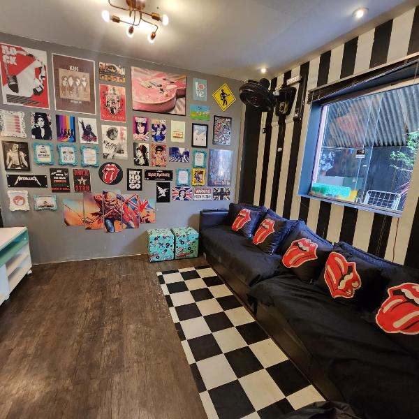 Vila Rock Hostel - Secure Neighborhood, Near Metro, Nubank Allianz Parque, Vila Madalena, Av Paulista, easy access to Morumbis and Autódromo Interlagos - Foto 5