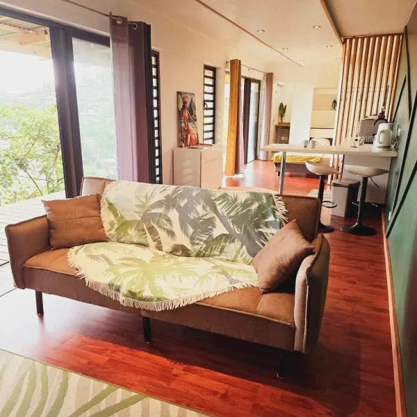 Fare Toahana, accommodation with a ocean view、パペーテのホテル