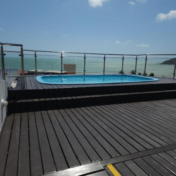 Confortável apartamento de 2 quartos para 5 pessoas, totalmente mobiliado, com wifi e netflix, localizado a uma quadra do calçadão da Praia de Ponta Neg,ra, prédio com piscina, churrasqueira e portaria virtual e eletrônica 24 horas
