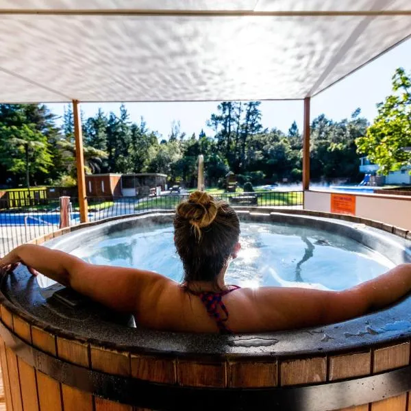 Sapphire Springs Holiday Park and Thermal Pools, hotel in Katikati