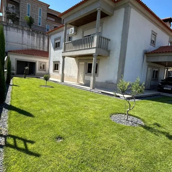 Casa Laurinda- Casa Inteira Marco de Canaveses, hotel v destinaci Marco de Canavezes