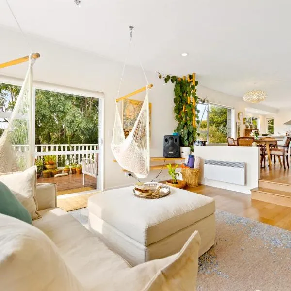 Peaceful Oasis in the heart of Stanmore Bay, hotel v destinaci Whangaparaoa