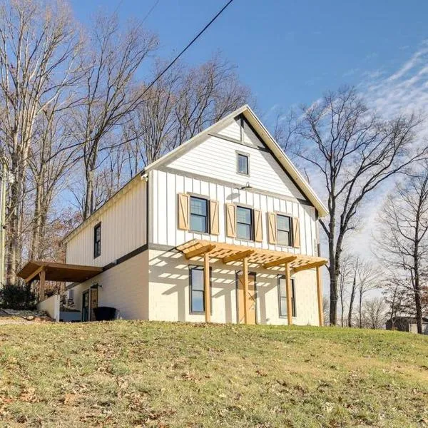 Luxury Barndo 2AN Europe Style Farm Stay Chickens, hotel u gradu Jefferson City