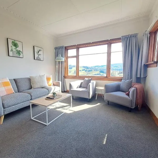 Spacious, Affordable, Peaceful Family Home, hotel in Dunedin