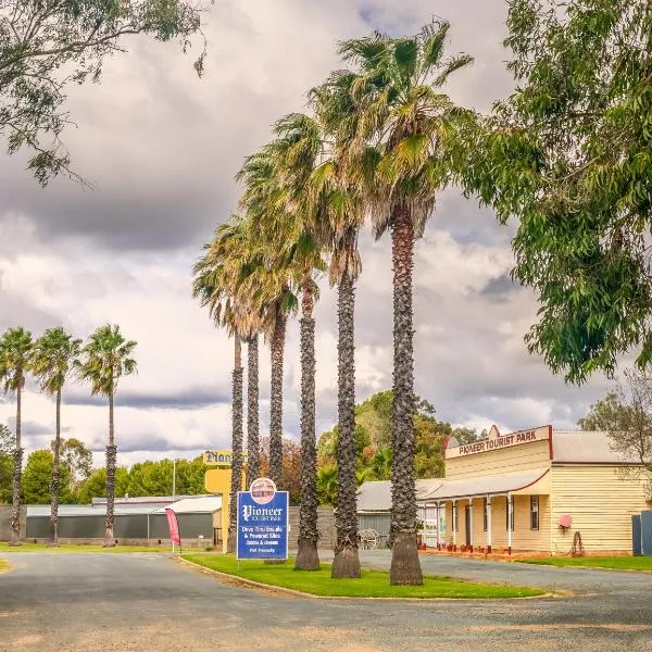 Pioneer Tourist Park, hotel in Deniliquin