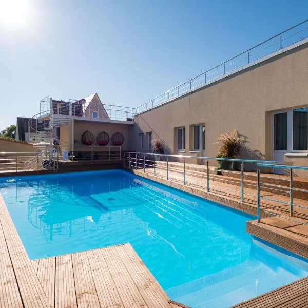 Hotel Vesiroos, hotel v mestu Pärnu