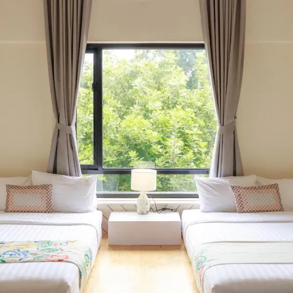 Junior Family Room by 233Poshtel, hotel v destinaci Lampang
