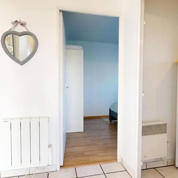 Appartement de 51 m2 avec jardin de 51 m2, parking privé – hotel w mieście Achères