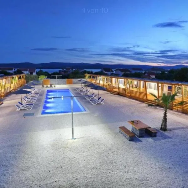 Mobilhome Nico - Camping Turanj with Pool, hotel i Torrette