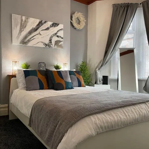 Spacious 5 Bedroom House - 2 Bath - City Centre - Free Parking, hotel in Cardiff