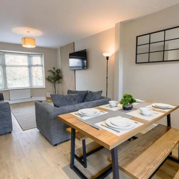 'Station House' Cosy Renovated Family-Friendly Home in Runcorn, Cheshire - Train Station Liverpool Chester Links, Brindley Theatre – hotel w mieście Runcorn