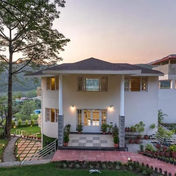 Bella Casa, 3BHK LUX Villa Private Gardens & Mountain Views, khách sạn ở Dehradun
