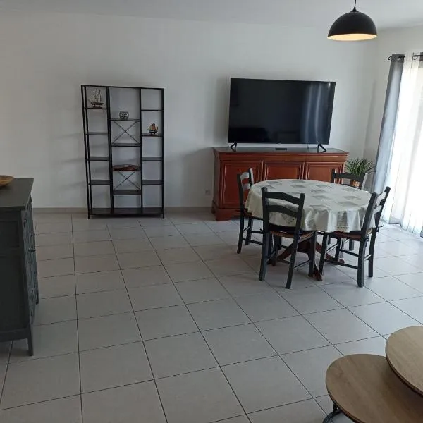 Angenehmes Haus, hotel v destinaci Perros-Guirec