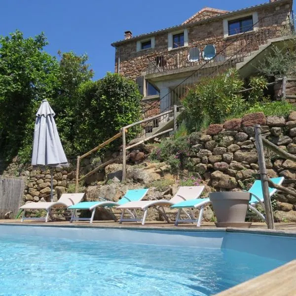 Maison Cévenole avec vue panoramique, hotel in Payzac