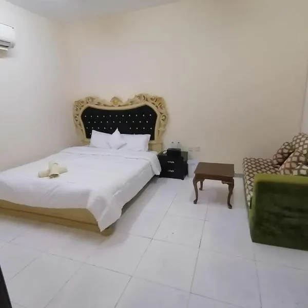 Private Guest Room in Kuwaitat, hotel El-Ajnban