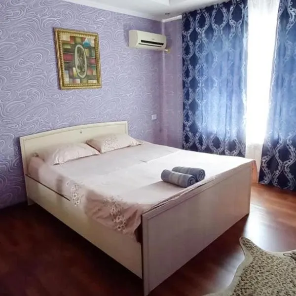 Квартира 13 в центре города, hotel in Shymkent