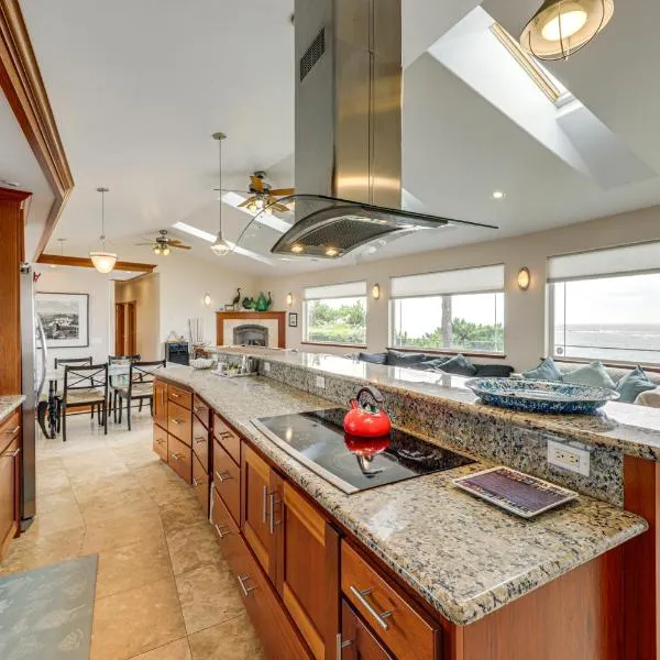 Crescent City Getaway with Panoramic Ocean Views!, hotel in Crescent City