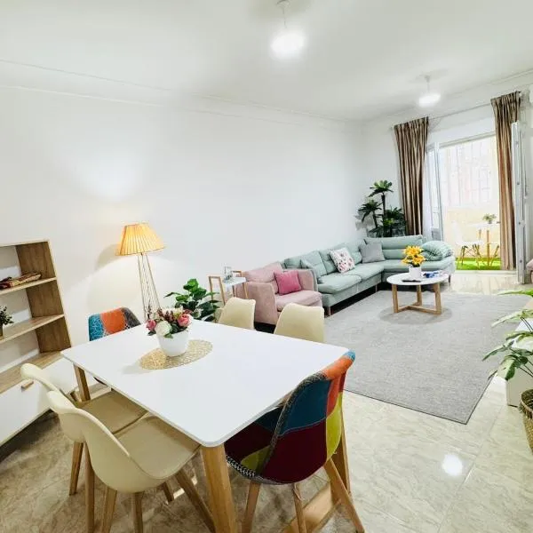 Appartement F5 spacieux équipé haut standing Mahelma Alger, hotel v destinaci Alžíř