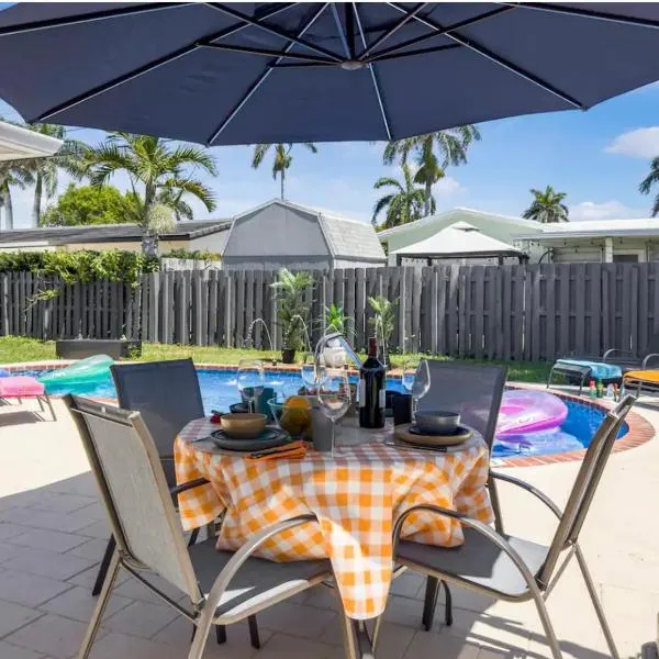 Amazing Home w Heated Pool 8 mins to the Beach, hotel in Lighthouse Point