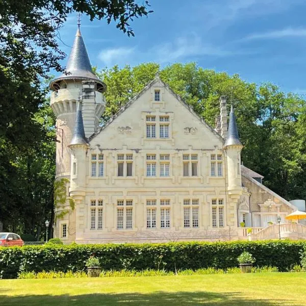 Château Picol entre Futuroscope et Châteaux de la Loire, hotel en Boussageau