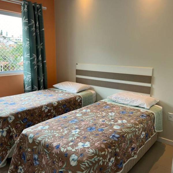 Lindo apartamento no centro Bombinhas 2 quartos - Foto 2