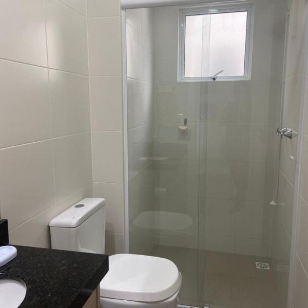 Lindo apartamento no centro Bombinhas 2 quartos - Foto 3