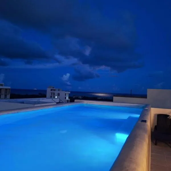 Itzamná Suite Deluxe con Jacuzzi, hotel in Playa del Carmen