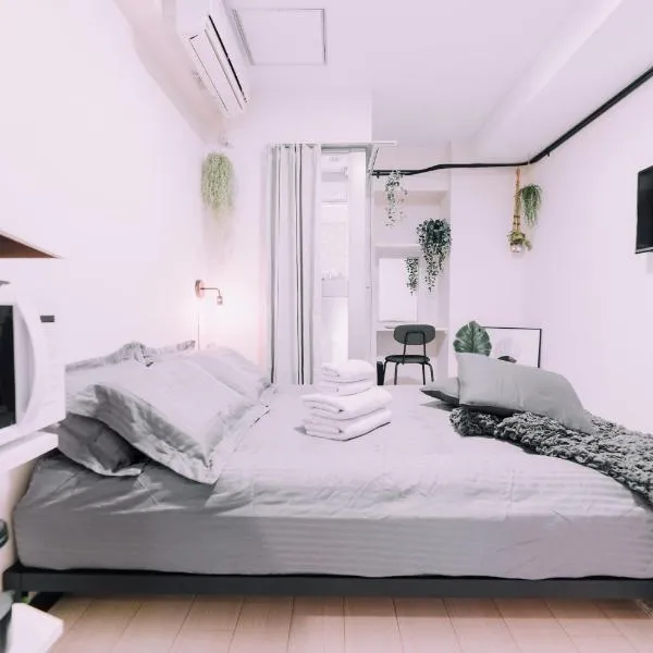 Minimalist Loft Namba Compact Studio with a 24-hour Gym MA502, hotel ad Osaka