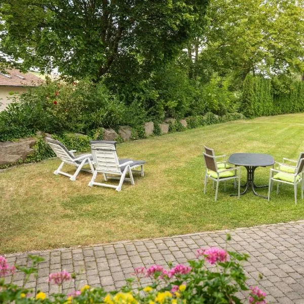 Gästehaus Meier Ferienwohnung und Camping, hotel in Eschlkam
