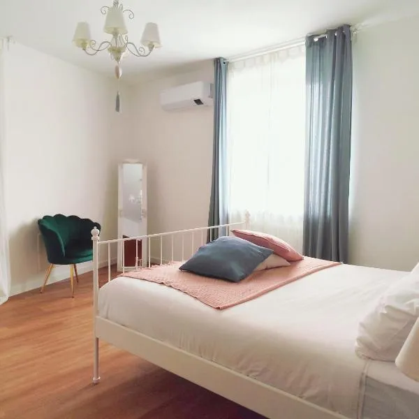 Maison Bon Ton, hotel in Villafranca dʼAsti