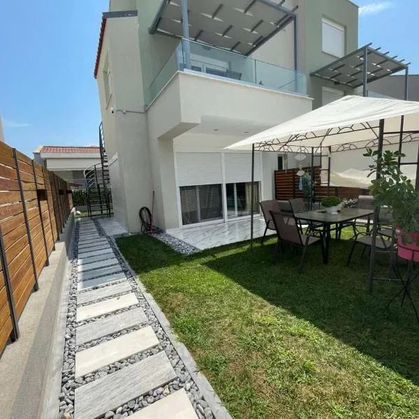 Chara's House, hotel in Kavala