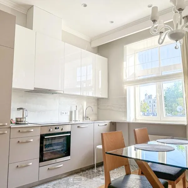 City heart, space, loft view, free parking, hotel en Riga