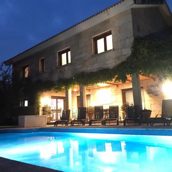 Casa da Lomba Piscina y vistas al mar en Baiona, hotelli kohteessa Baiona