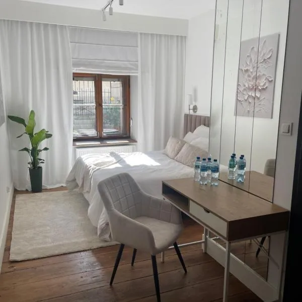 Piernikarska 4 łazienki – hotel w Toruniu