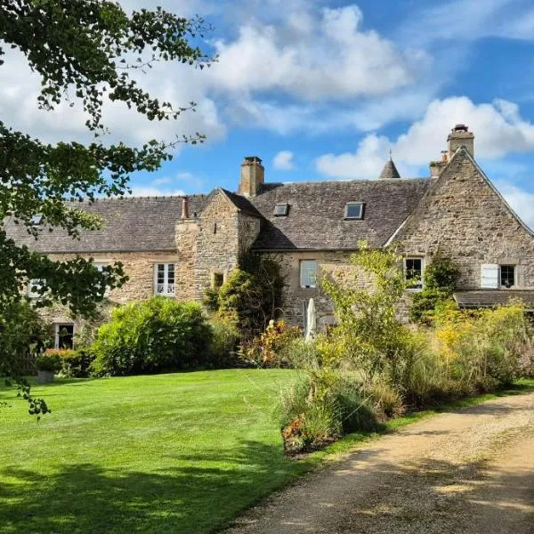 Gîte de charme au Manoir du Plessis-Quinquis, Hotel in Sainte-Sève