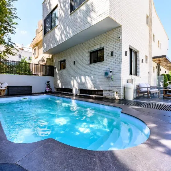 Rokah Luxury Villa at Ramat HaHayal, hotel in Tel Aviv