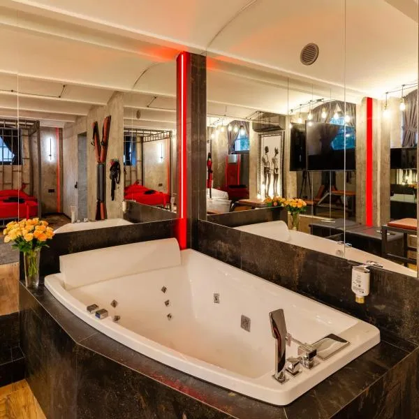Royal Hot Jucuzzi Apartment, hotel in Lviv